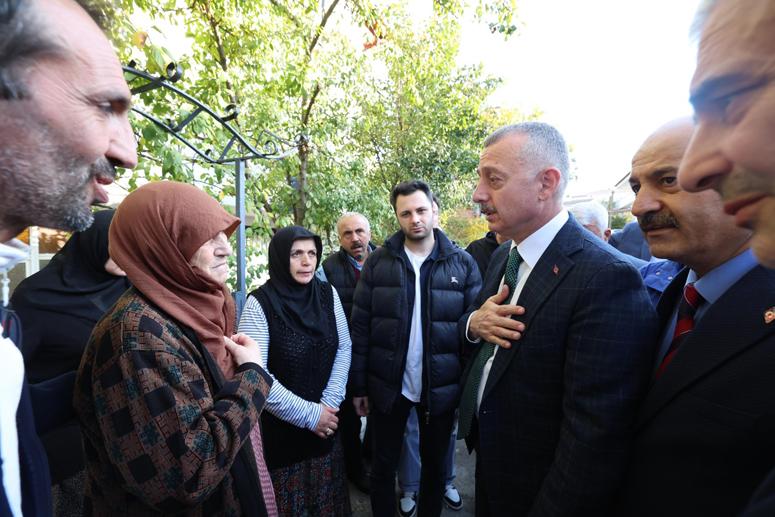 Büyükakın, doğalgaz patlamasından etkilenen vatandaşları ziyaret etti